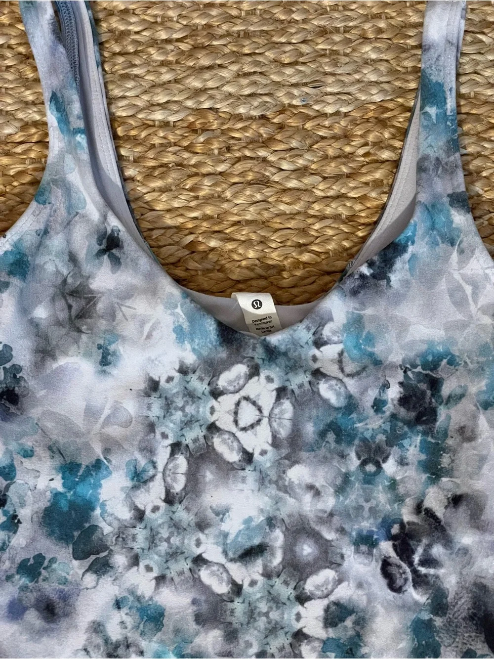 lululemon Abstract Floral Scoop Neck Crop Tank Top US 4 Align Yoga Athleisure